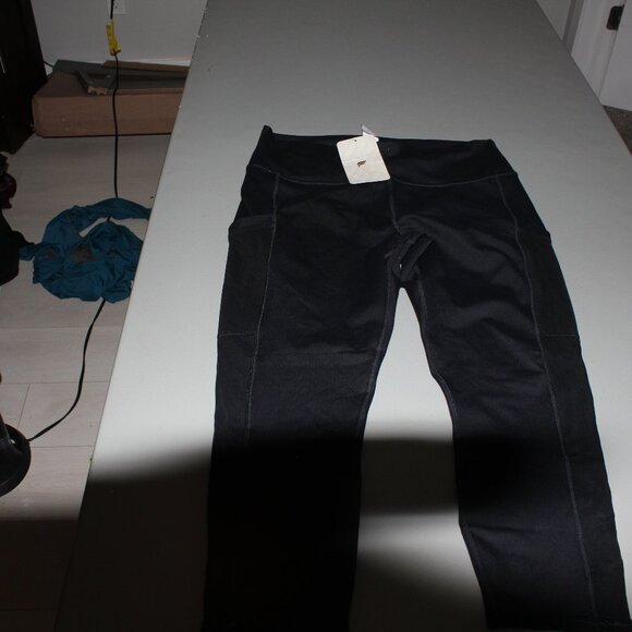 Black Fablectics On The Go Capris Size XL New - Picture 1 of 4